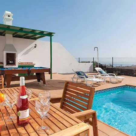 Femes Playa Blanca (Lanzarote)
